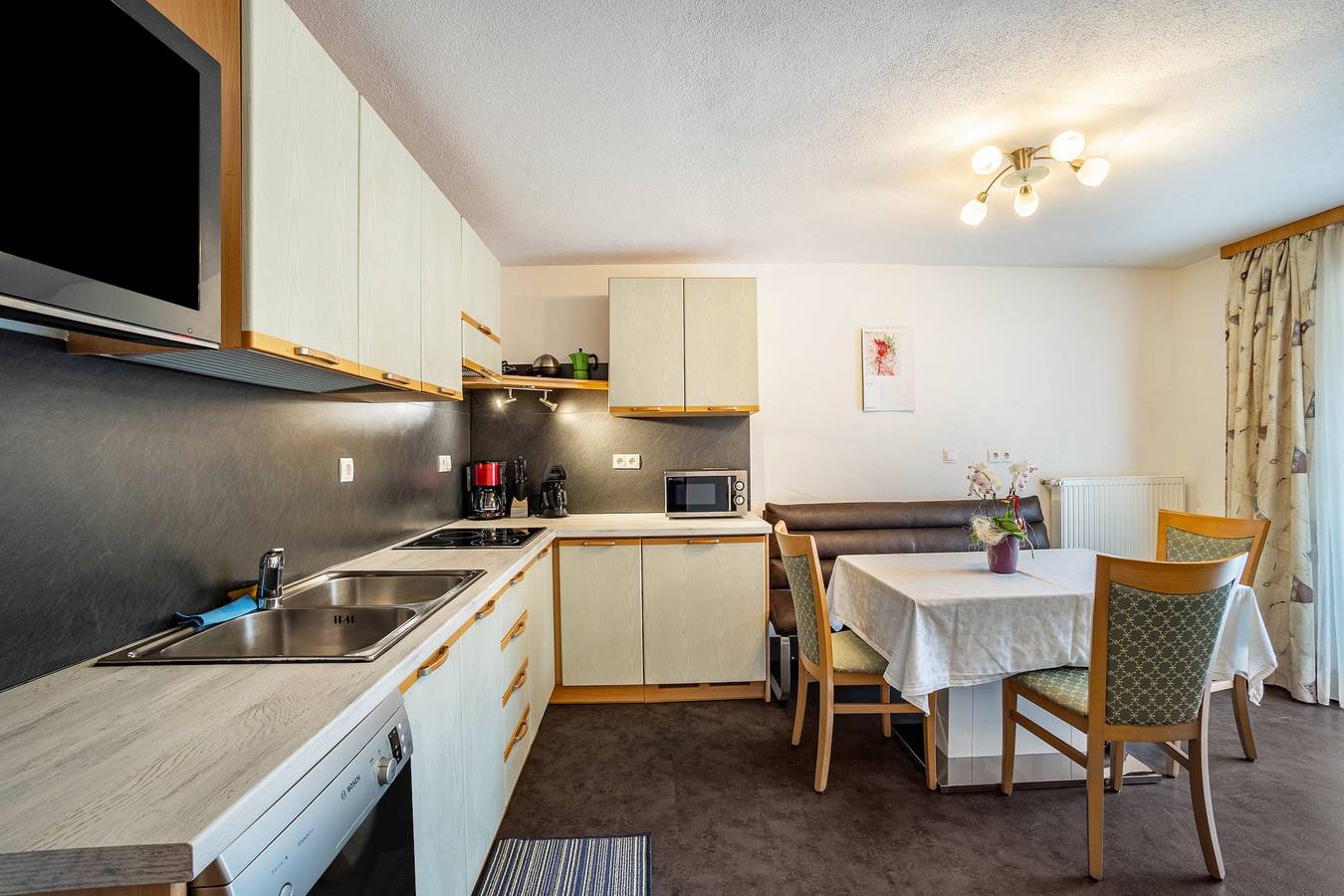 Ganze Wohnung, Ferienwohnung 'Gartnerhof Glücksklee' mit Bergblick, Gemeinschaftsgarten und Wlan in Stubaier Alpen, Brenner