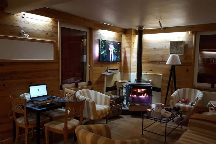 Gîte pour 9 personnes, avec jacuzzi et piscine ainsi que jardin et balcon à Mont-Saxonnex - 3