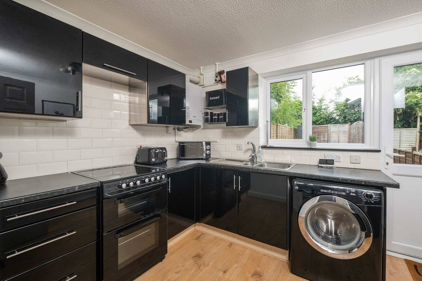 Comfortable 2 Bedroom Home with Parking in Taunton in Taunton, Somerset