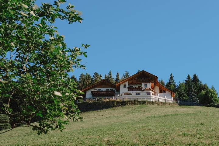Appartamento intero, Appartamento "3 Rosengarten" con vista montagna, giardino condiviso e Wi-Fi in Nova Levante, Dolomiti Superski