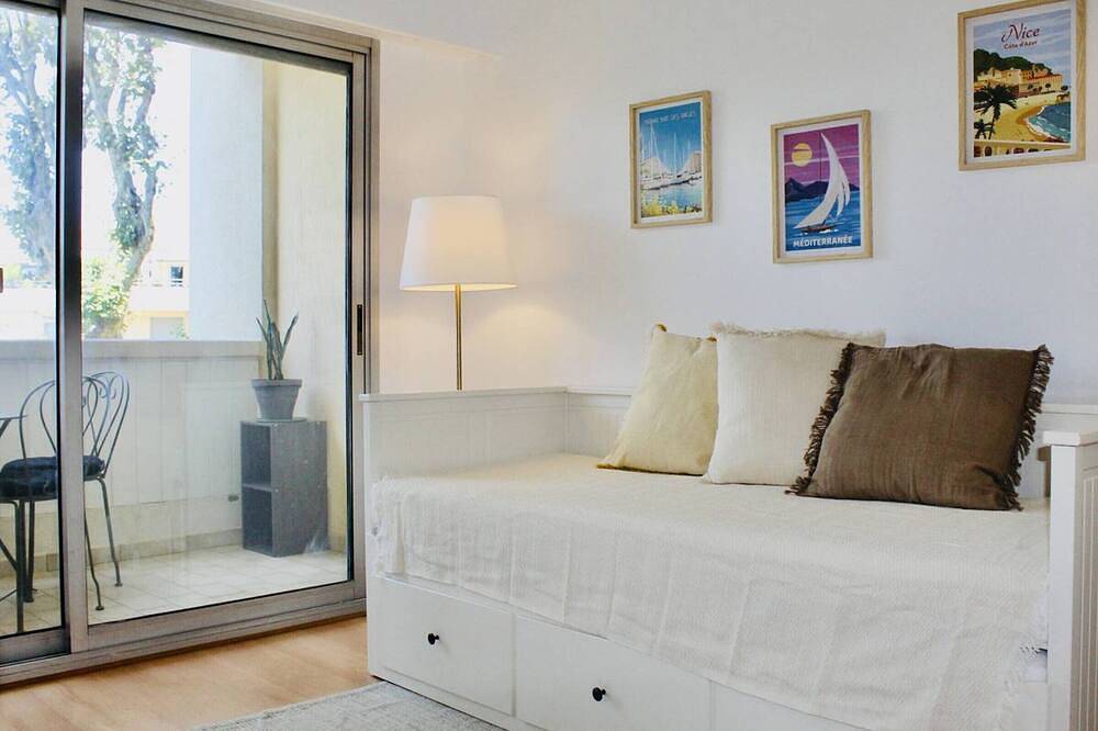 Apartamento entero, Apartamento renovado, con aire acondicionado - familias in Cros de Cagnes, Cagnes-sur-Mer