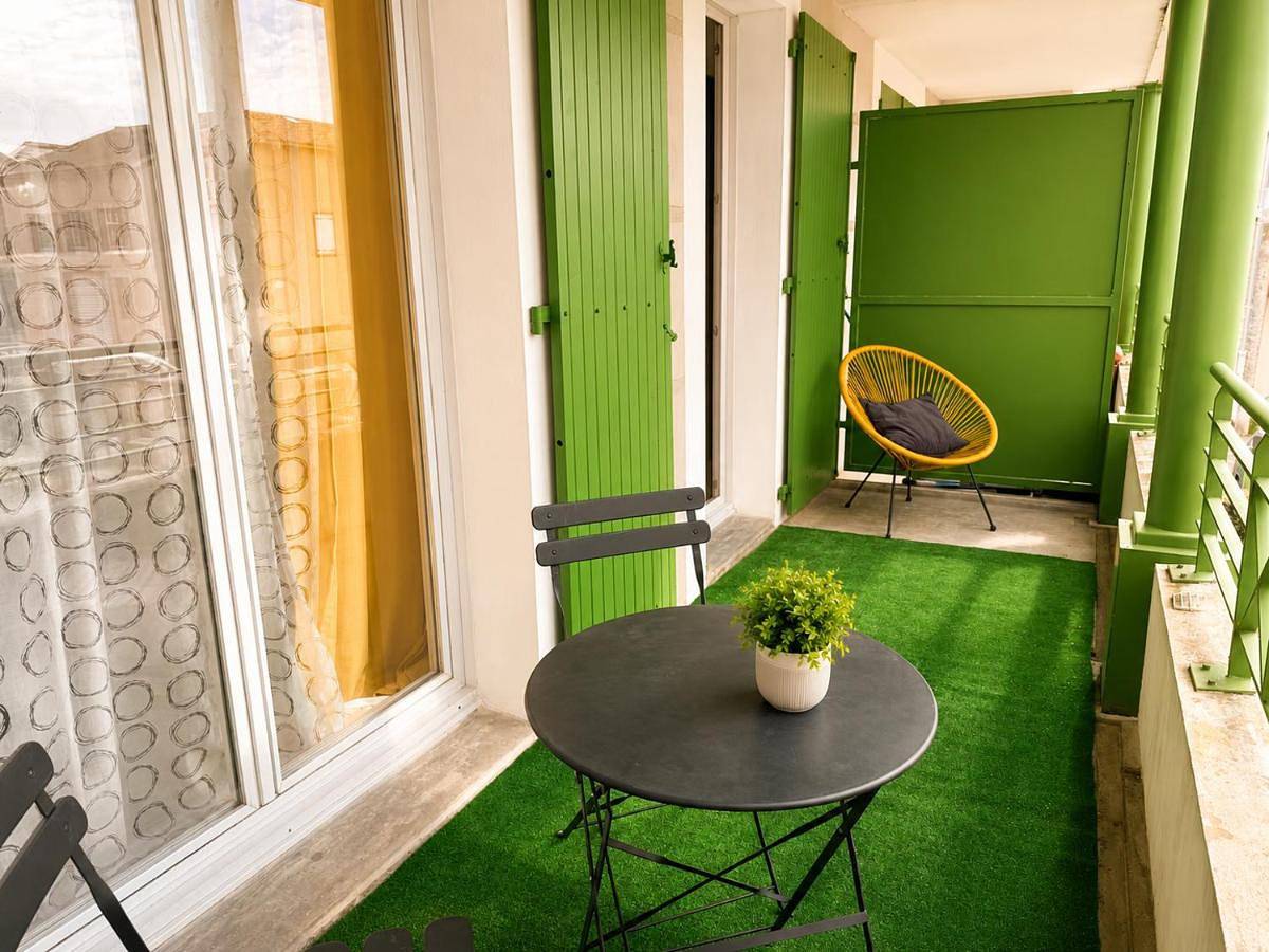 Appartement entier, Escapade confortable proche Pyrénées - Terrasse & Parking privé in Montréjeau, Haute-Garonne