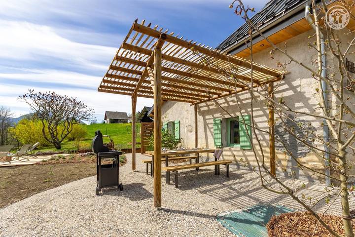 Gîte pour 6 personnes, avec jardin à Entremont-le-Vieux - 2