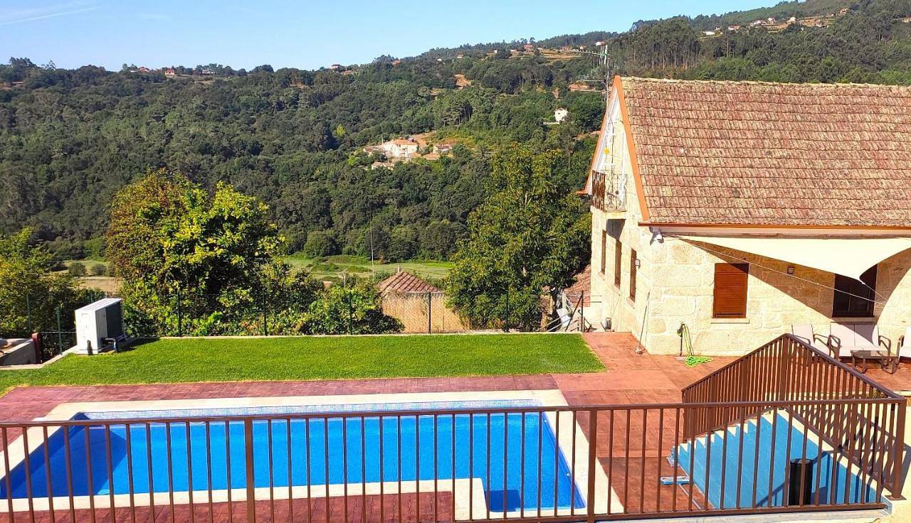 Three-Bedroom Townhouse in Barcia de Mera, Covelo