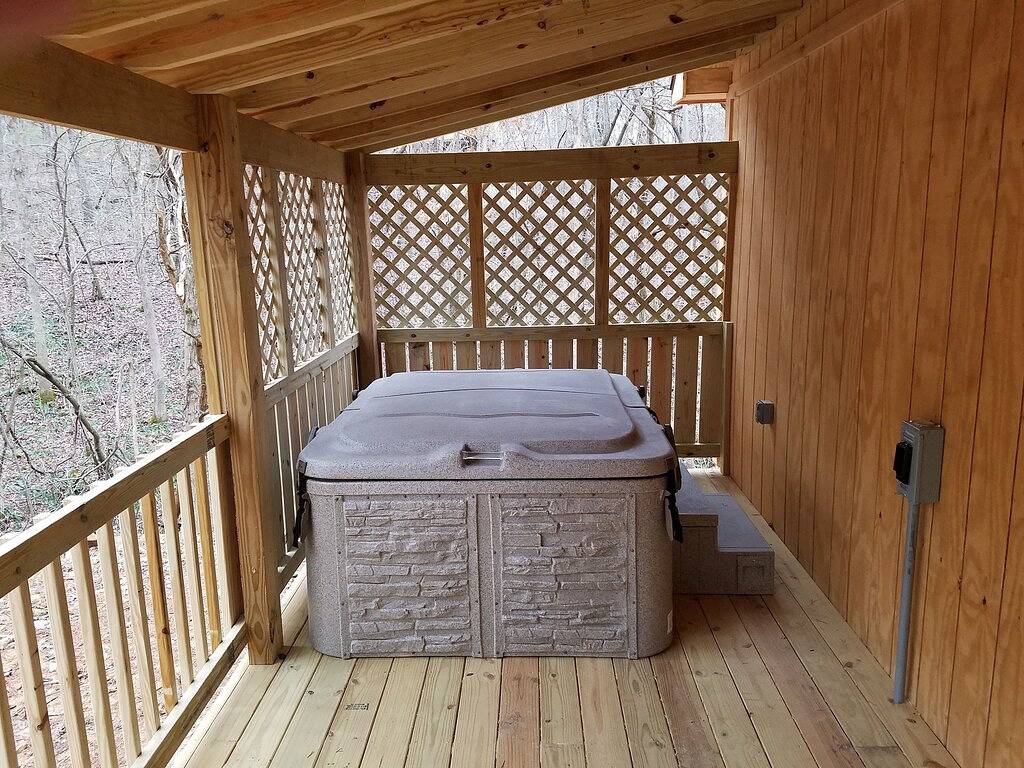 Kabine-Eigenes Badezimmer-Standard-Naughty Pine Cabin in Hocking Hills