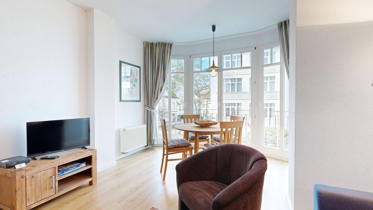Ganze Wohnung, Schöne und helle Ferienwohnung in Strandnähe, Parkplatz am Haus in Ostseebad Binz, Binz