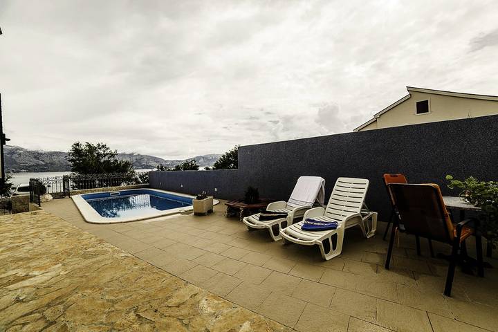 Ganze Wohnung, Ferienwohnung A1 in Villa Iva in Brac