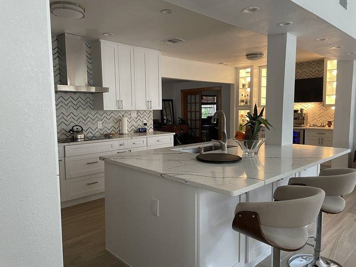 Vacation rental for 10 people, with yard and hot tub as well as sauna, with pets in Tampa