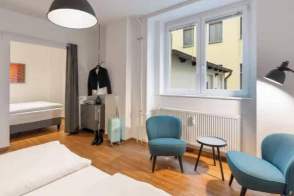 Ganze Wohnung, Spacious 4-Bedroom Apartment in Central Berlin in Moabit Berlin, Berlin
