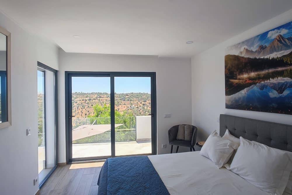 The View House, House with Private Pool and Country View in Paderne, Faro District