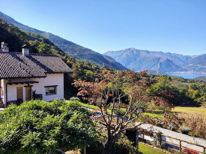 Ferienwohnung für 4 Personen, mit Terrasse und Garten sowie Seeblick
