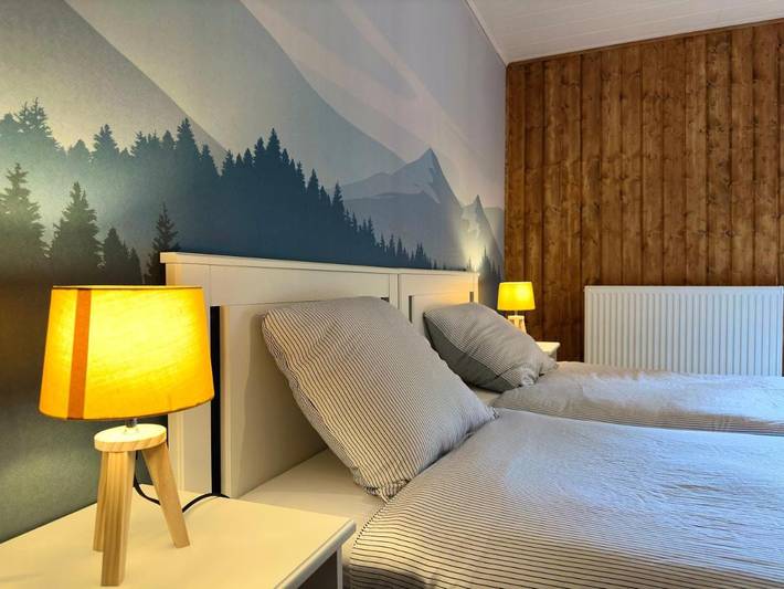 Location de vacances pour 7 personnes, avec vue ainsi que terrasse et jardin à Menétrux-en-Joux - 3