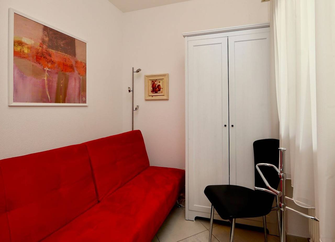 Ganze Wohnung, Modernes Ferienstudio im 1. Stock für 1-3 Personen. in Orselina, Tessiner Alpen