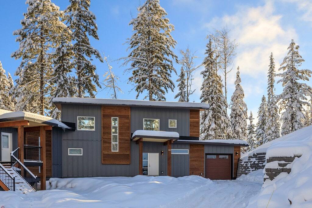 Ski-In / Ski-Out. Gerade gebaut, 4 Schlafzimmer, 3. 5 Badezimmer modernes Stadthaus, 12 Personen in Kicking Horse