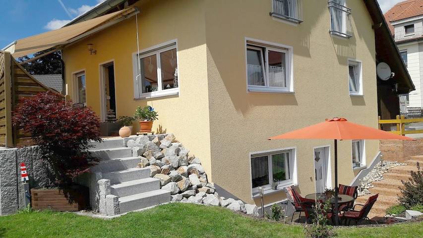 Ganze Wohnung, Ferienwohnung Rockmann - Ferienwohnung Rockmann mit idyllischen Garten in Kirchenlamitz, Landkreis Wunsiedel im Fichtelgebirge