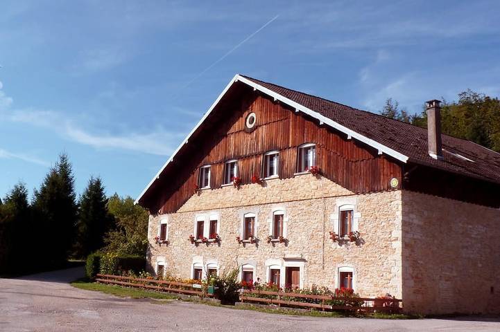 Gîte pour 6 personnes, avec Jardin à Belleherbe