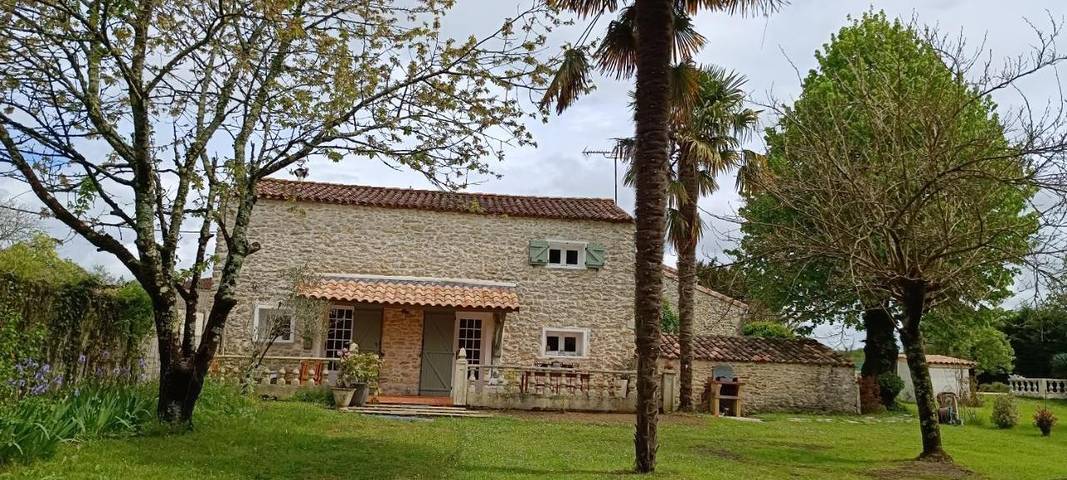 Location de vacances pour 6 personnes, avec piscine ainsi que vue et jardin dans Cartelègue - 4