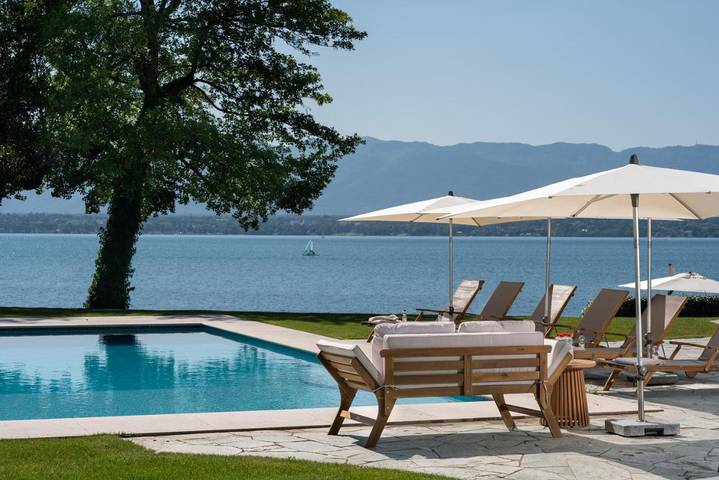 Villa for 14 people, with Balcony and Terrace as well as Yard and Pool in Lake Geneva
