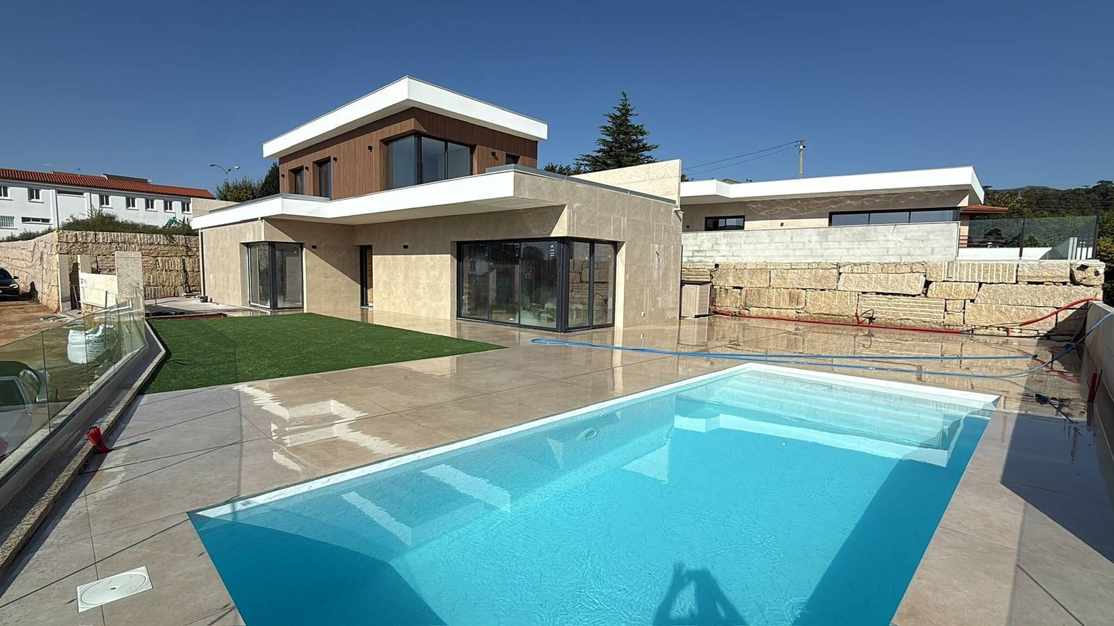 Villa „Infinity 27“ mit Meerblick, Wlan und Klimaanlage in Posmarcos, A Pobra do Caramiñal