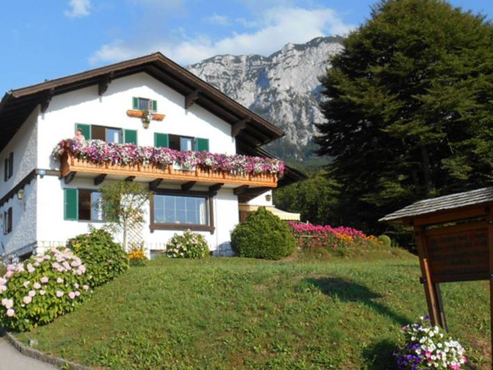 Ferienwohnung für 5 Personen, mit Balkon und Garten sowie Seeblick in Steinbach am Attersee