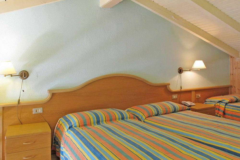 Hel lejlighed, Ferielejlighed for 4 personer med jacuzzi in Limone sul Garda, Garda-Fjellene