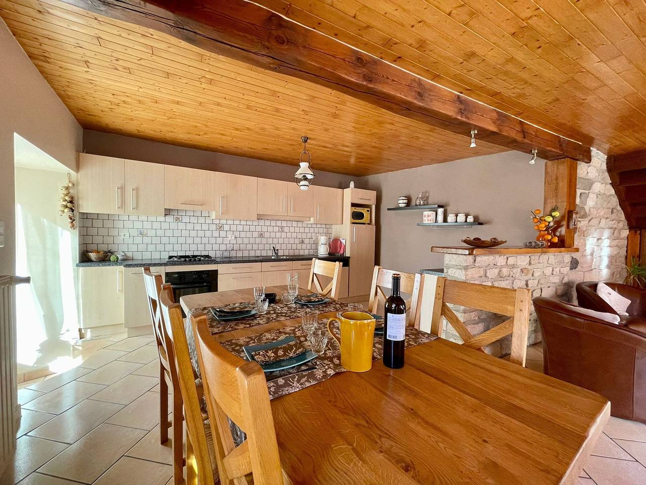 Gîte chaleureux avec cheminée près du Puy-en-Velay, idéal pour familles et séjours professionnels in Saint-Germain-Laprade, Haute-Loire