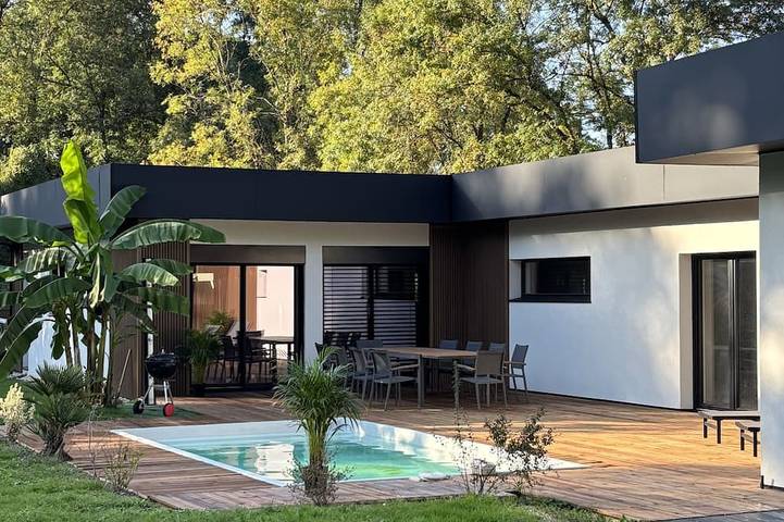 Location de vacances pour 10 personnes, avec jardin ainsi que piscine et terrasse, animaux acceptés à Chitenay