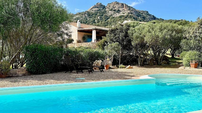Casa vacanza per 6 persone, con giardino e balcone in Cannigione