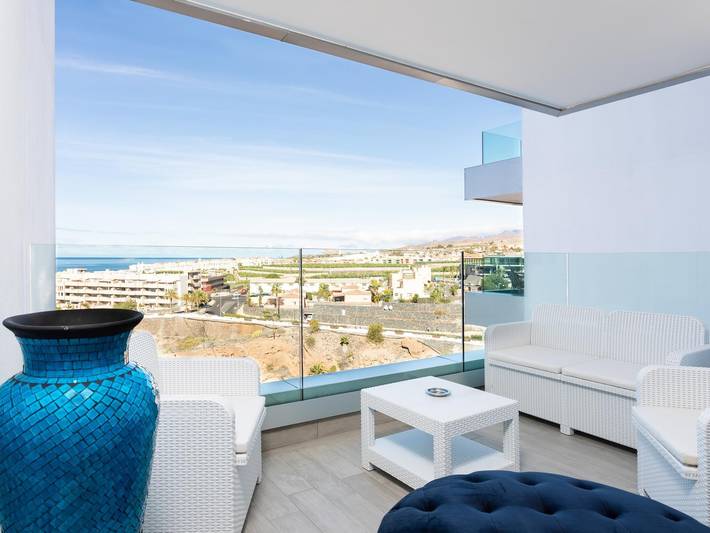 Appartement de vacances pour 7 personnes, avec Vue sur l’océan et Balcon ainsi que Jardin et Bassin pour enfant