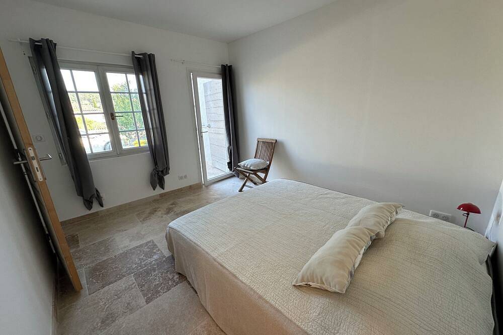 House with swimming pool in a green setting five minutes from the beach, unobstructed view in Ceyreste, Marseille region