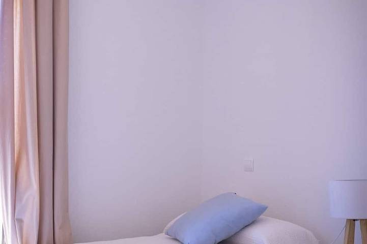 Location de vacances pour 6 personnes, avec piscine ainsi que jardin et terrasse à Cala Tarida - 3