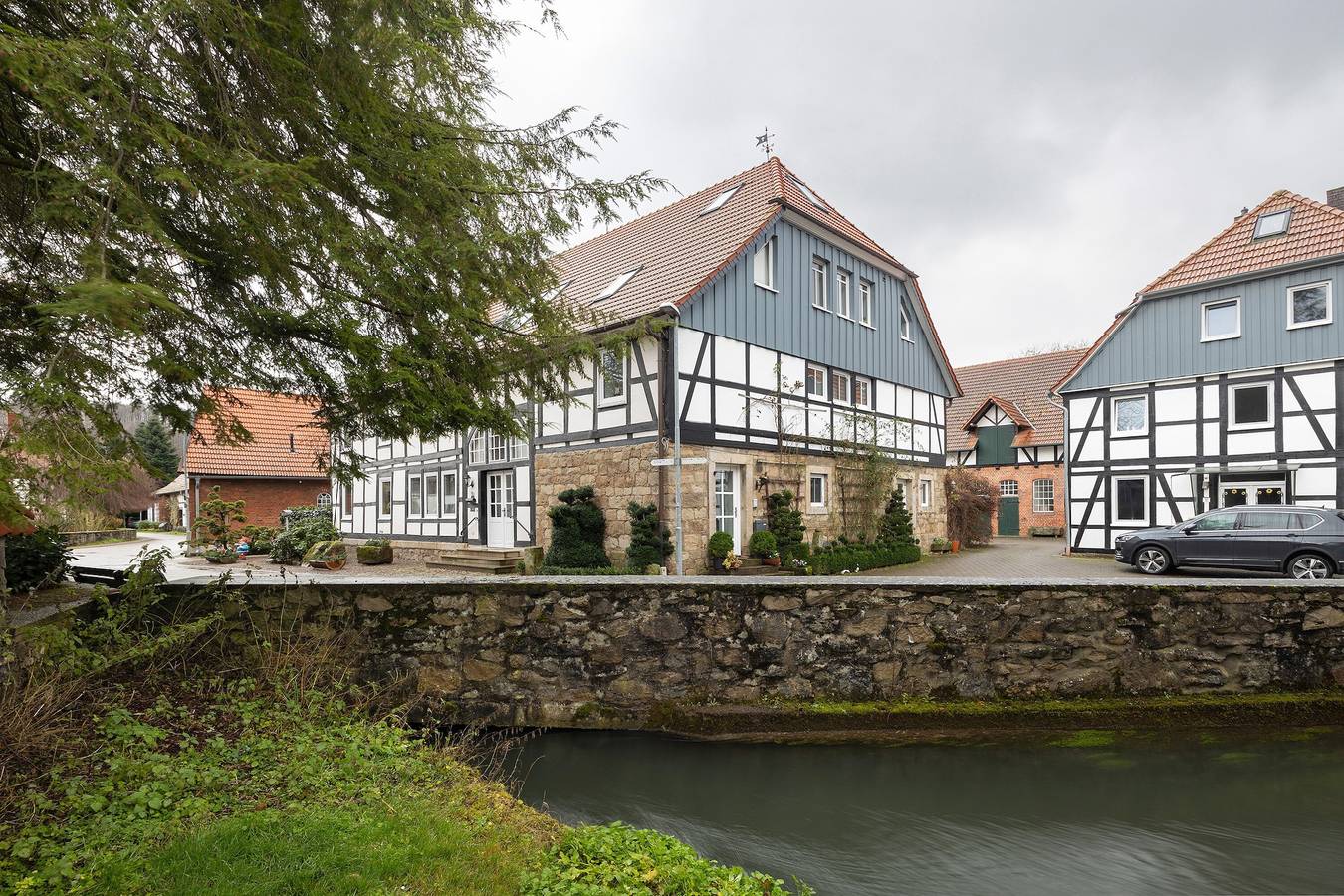 Apartamento inteiro, Apartamento 'Ferienwohnung Fachwerk-Home' com terraço privado in Emmerthal, Weser Hills