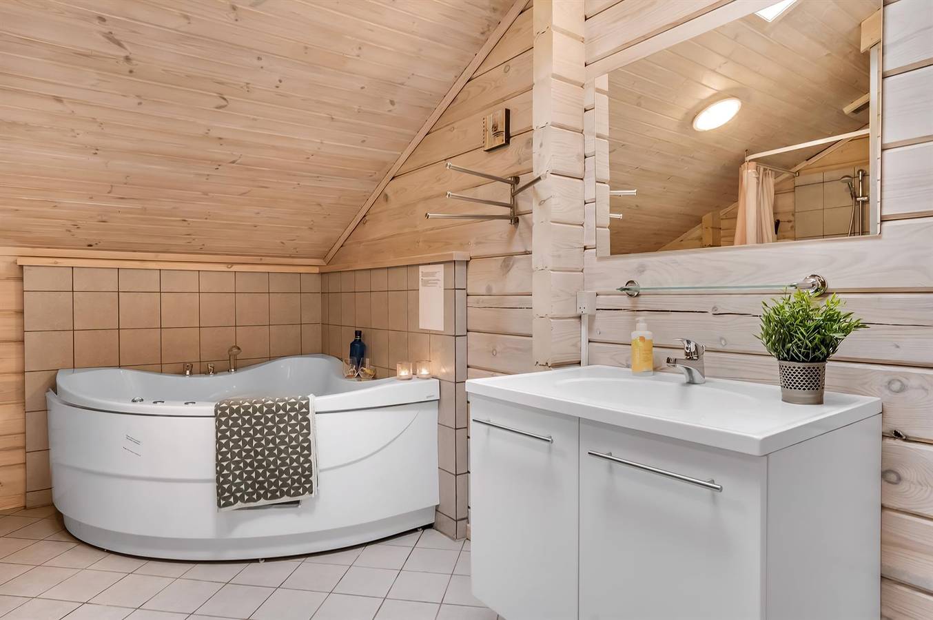 Stunning home in Ålbæk w/ Sauna, Wifi and 4 Bedrooms in Lodskovvad, Ålbæk