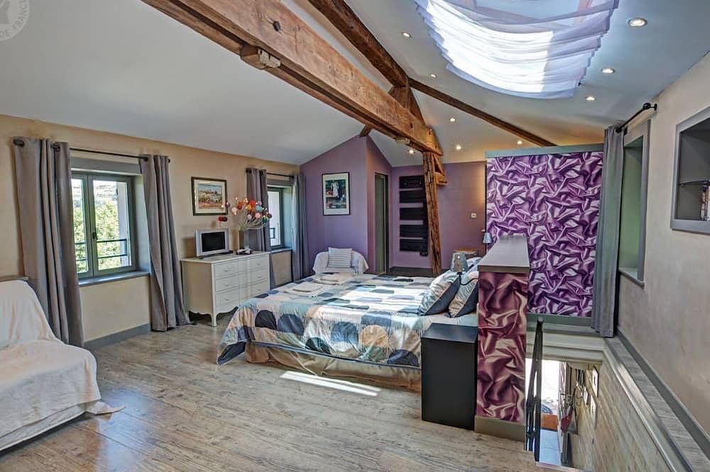 Gîte au cœur d'un village médiéval, charme et confort moderne in Chagnon, Loire