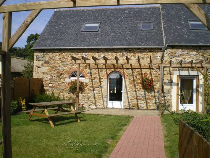 Gîte pour 8 personnes, avec Terrasse ainsi que Jardin et Piscine à Hénanbihen - 3