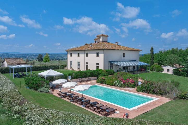 Casa vacanza per 21 persone, con sauna e idromassaggio nonché giardino in Fattoria