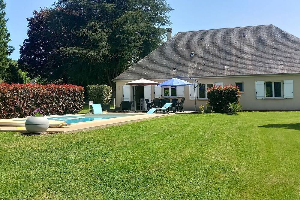 Maison Avec Piscine Chauffee* Au Bord Des Rives De La Dordogne Wifi Offert in Argentat-sur-Dordogne, Région de Tulle