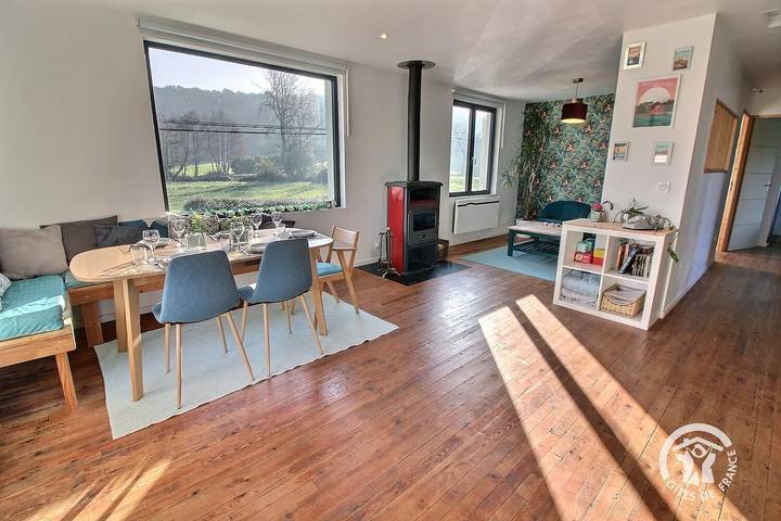 Gîte pour 5 personnes, avec sauna ainsi que terrasse et jardin