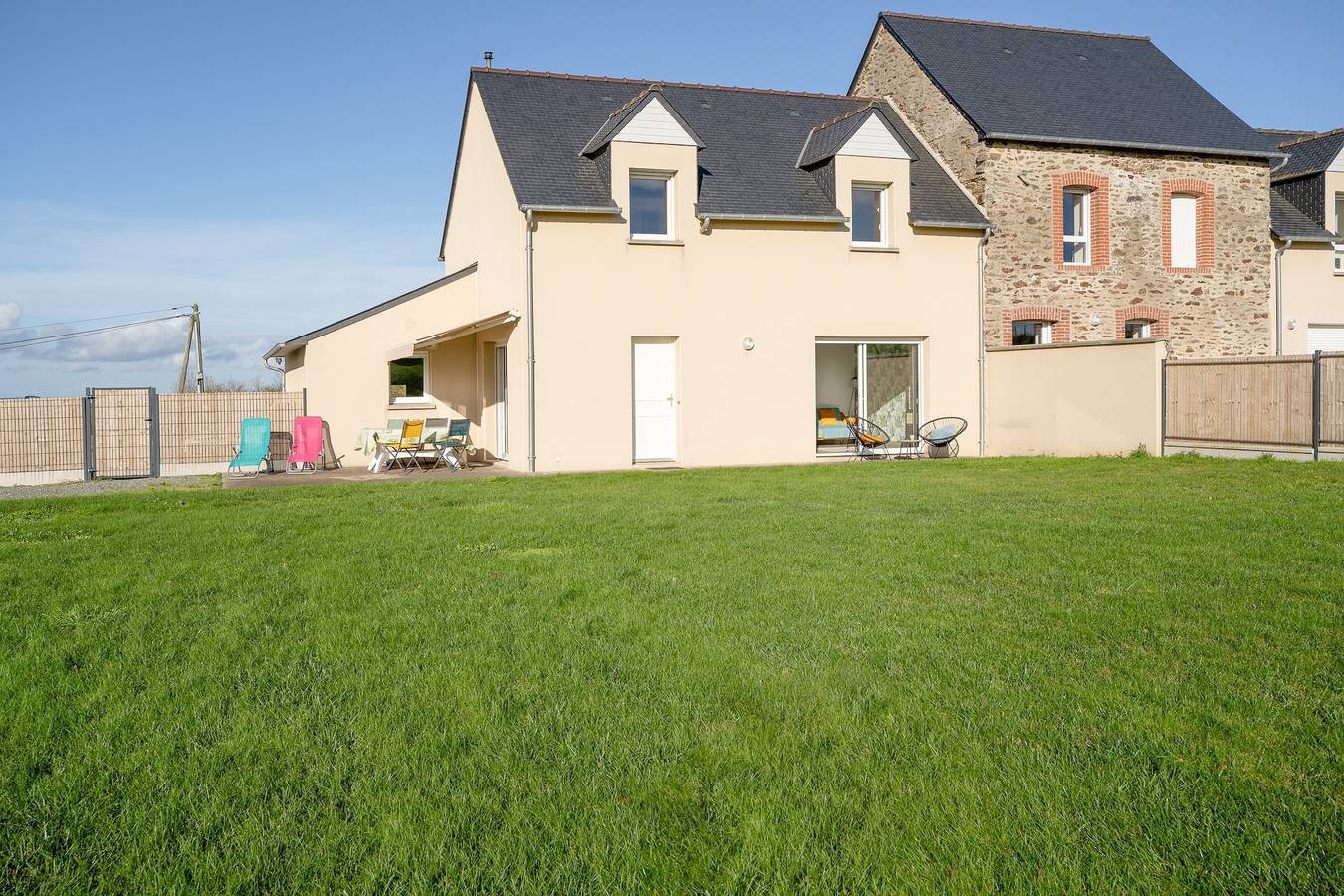 Maison de vacances 'Gite Les Portes De Montafilan' avec terrasse privée et jardin in Corseul, Région de Dinan