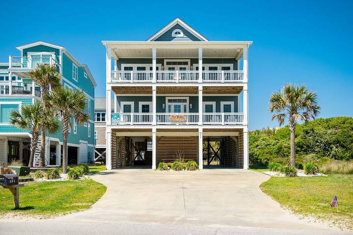 Vacation rental for 12 people, with terrace in Oak Island (NC)