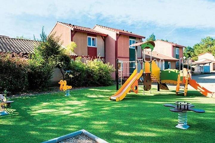 Pleasant Maisonnette 2/4 pers in residence with swimming pool. in Soustons, Côte d’Argent
