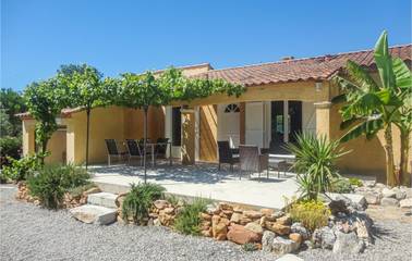 Gîte pour 10 personnes, avec terrasse ainsi que piscine et jardin à Salles-d'Aude