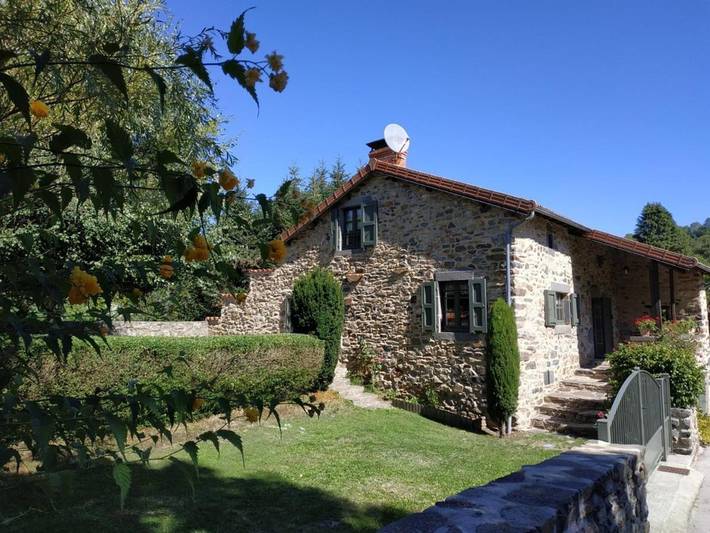 Location de vacances pour 6 personnes, avec jardin à Saint-Poncy
