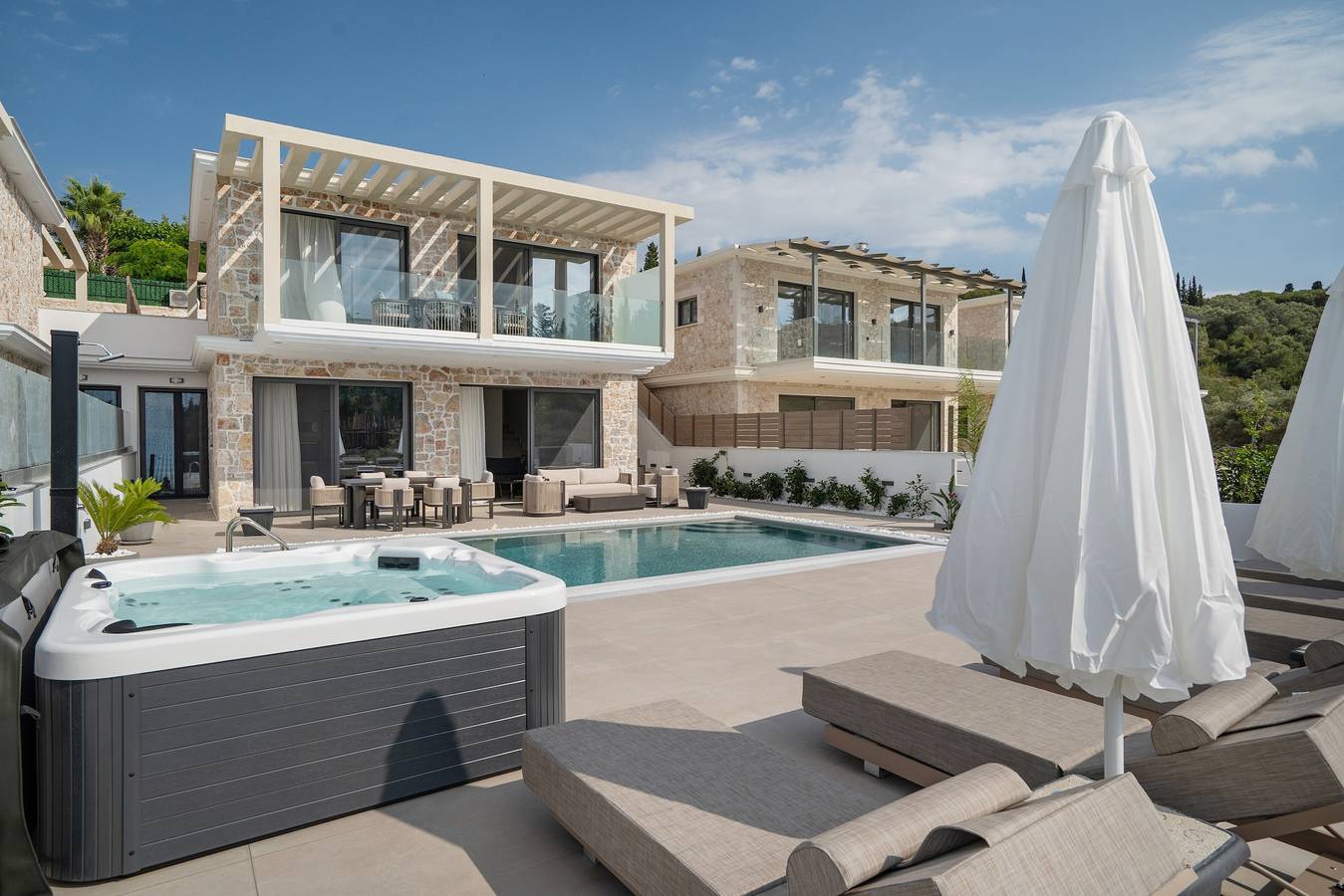 Norelia Luxusvilla mit Pool, Whirlpool & Sonnenuntergangsblick in Griechenland