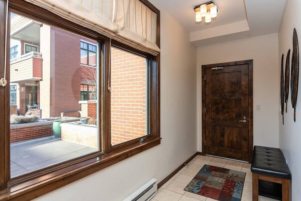 Ganze Wohnung, Luxus-Eigentumswohnung in der Innenstadt | Private Terrasse | Schritte zu allem! | Schickes & Modernes Dekor in Steamboat Springs, Medicine Bow-Routt Nationalwald