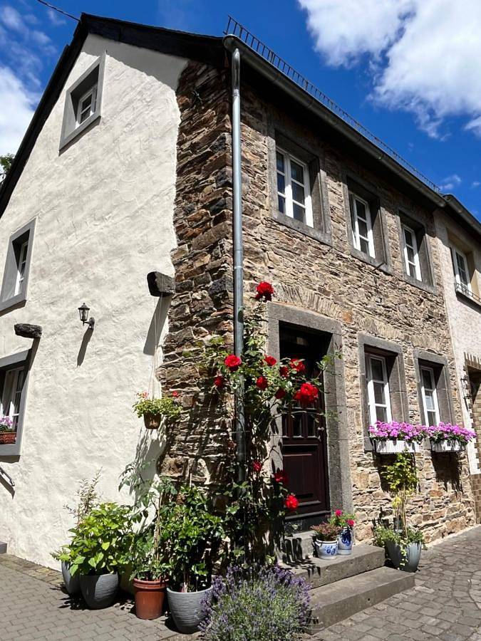 Ferienhaus für 4 Personen, mit Terrasse in Monreal