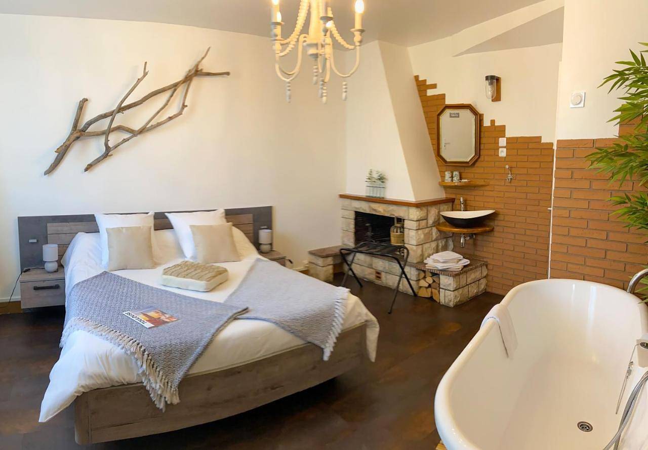Quadruple Room with Shared Bathroom in Toulouse, Toulouse region