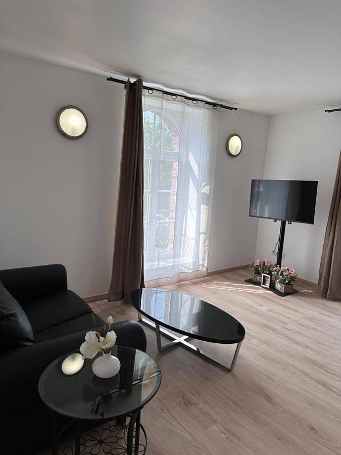 Gîte pour 2 personnes, avec jardin et vue à Villeneuve-l'Archevêque