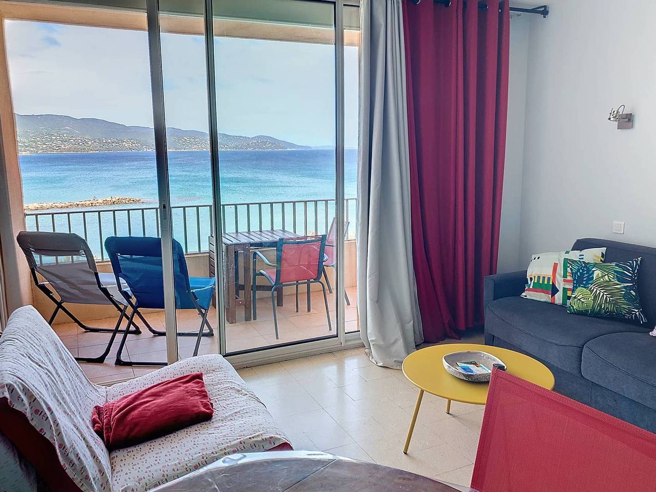 Ganze Wohnung, Renoviertes T2 Duplex 20m vom Strand mit Meerblick, Parkplatz und Wifi in Bormes-les-Mimosas, Parc national Port-Cros