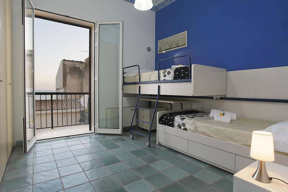 Appartement entier, Appartement lumineux avec vue sur la plage et accès direct à la mer in Marina di Ragusa, Province de Ragusa